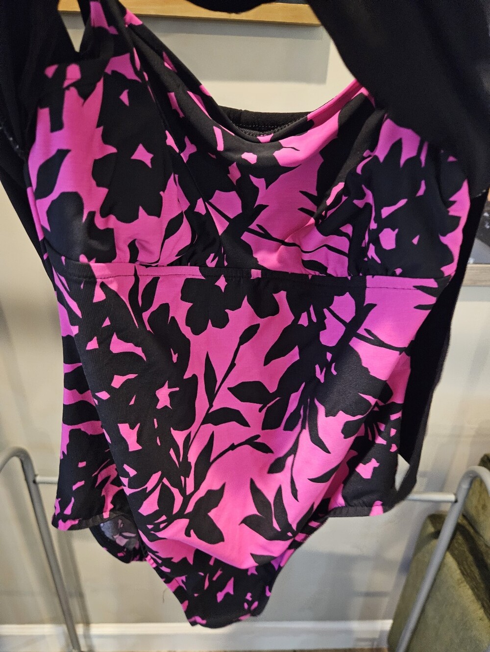 Magic Suit Swimsuit Dress size 14 Pink And Black Floral Slimming Swoop Shoulder - Picture 2 of 6